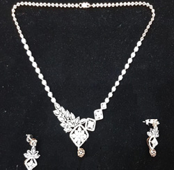 Diamond neckset